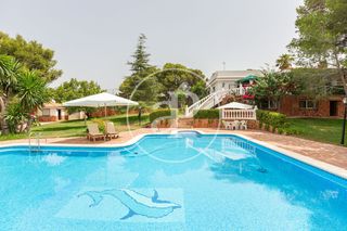 Haus in Cumbres de Calicanto. Villa independiente en venta en calicanto torrente
