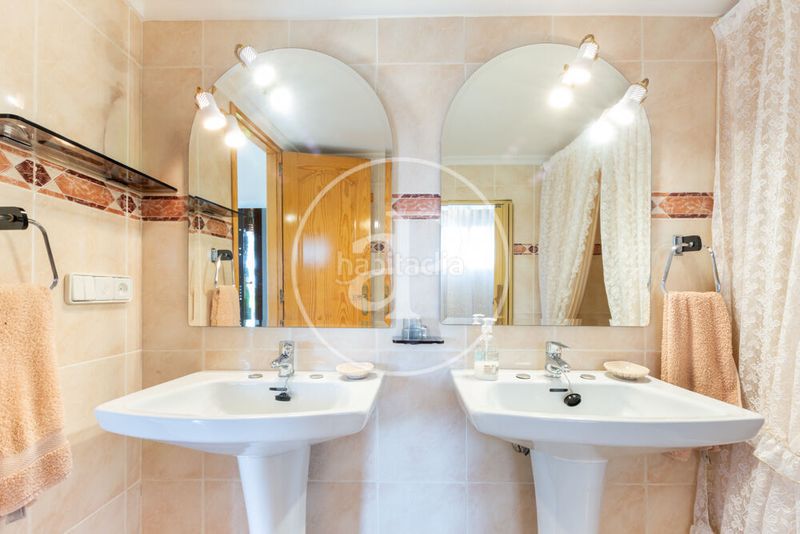 Foto b8be3d38-df48-46dd-b70a-be9ab5bc4fa7. Casa villa independiente en venta en calicanto e en Torrent