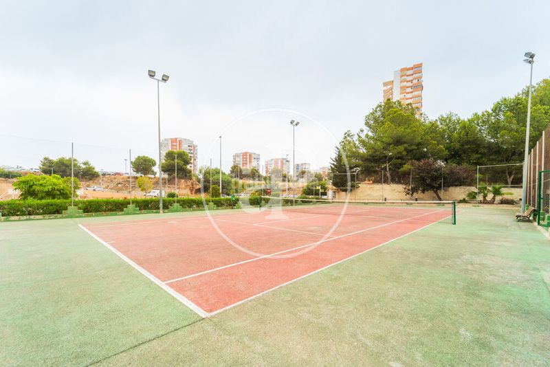 Foto 52829923-7c71-47d0-ac96-f2d187aa00e0. Pis amb calefacció aparcament piscina a Playa Poniente Benidorm