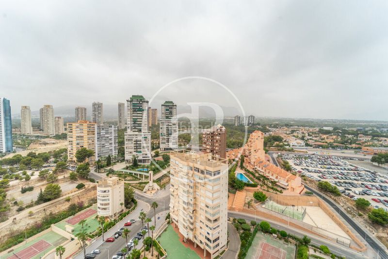 Foto c37601f7-61fa-439e-84e3-4b91c8f759d8. Pis amb calefacció aparcament piscina a Playa Poniente Benidorm