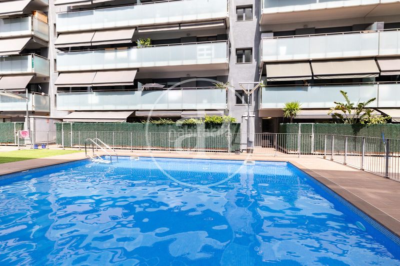 Foto b7ec6a87-fee2-41a6-991c-29212746d107. Pis amb calefacció aparcament piscina a Mas Lluí - Els Miralls Sant Just Desvern