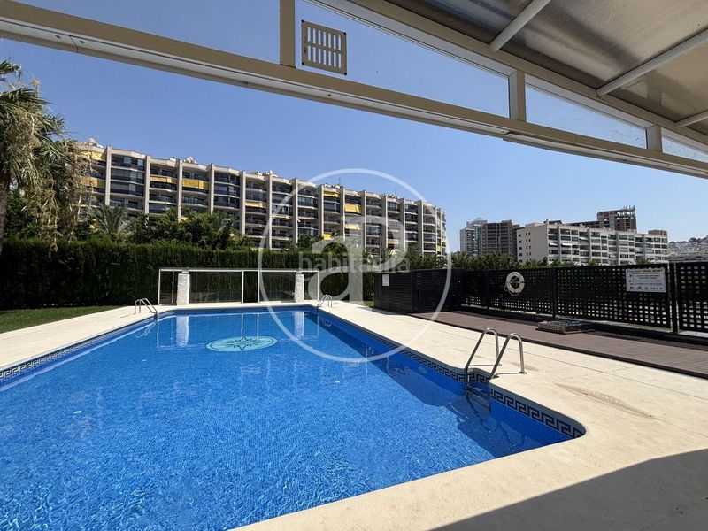 Foto 1b1bcdb2-da3d-4d26-9cff-d524f427ed0c. Pis amb calefacció aparcament piscina a Playa Poniente Benidorm