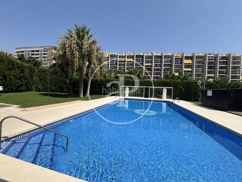 Foto 388e5d27-9a57-4dd7-8be5-dc7b04c1d6da. Pis amb calefacció aparcament piscina a Playa Poniente Benidorm