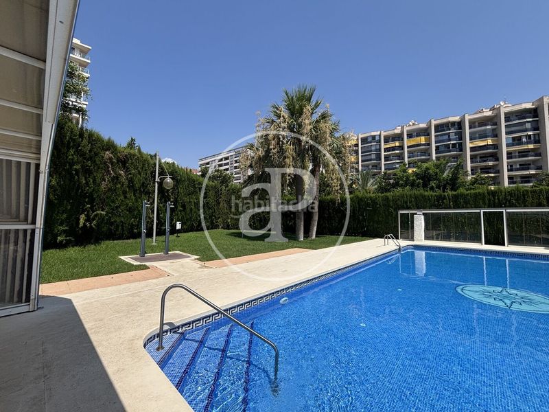 Foto e9b1a37e-f495-4917-9914-bcc6fa1460b0. Pis amb calefacció aparcament piscina a Playa Poniente Benidorm