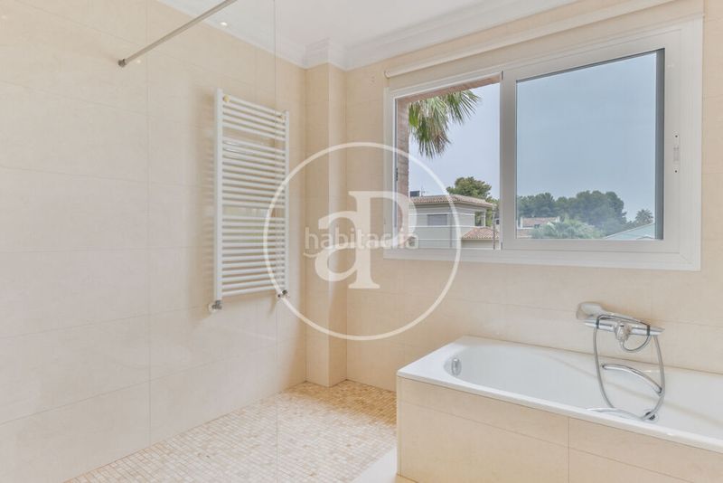Foto 180cab8f-5209-41b5-9baf-1ea30f7c4565. Casa amb calefacció aparcament piscina a Los Pinares-La Masia Bétera