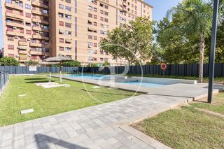 Rent Flat  Carrer del cercle de bellas arts. Piso en alquiler en rascanya