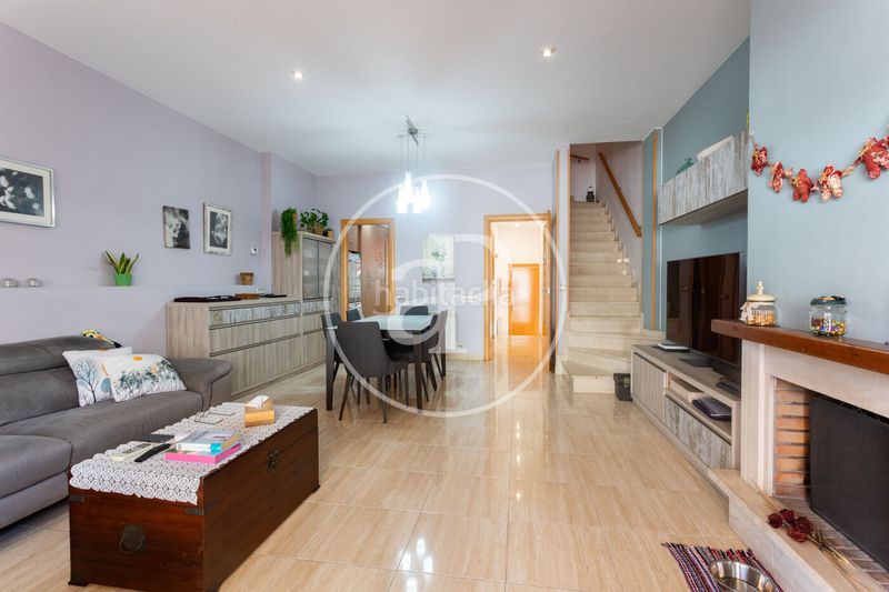 Foto 90ce4f30-3d80-4777-8e0e-b61a367bbbd6. Casa adosada casa en venta en Catalunya - Fontetes Cerdanyola del Vallès