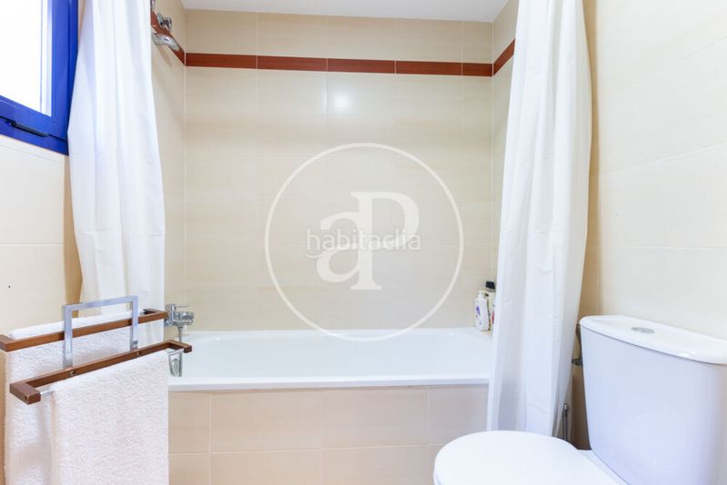 Foto ca13d5b1-95b1-49a5-9117-3c5e2a9aa16b. Pis amb calefacció aparcament piscina a Riba - roja de Túria