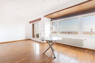 Location Appartement  Gran via de les corts catalanes. Piso con terraza al lado de la monumental con vistas al mar