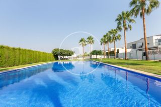 Casa aparellada a San Antonio de Benagéber. Chalet pareado en venta en san antonio de benageber
