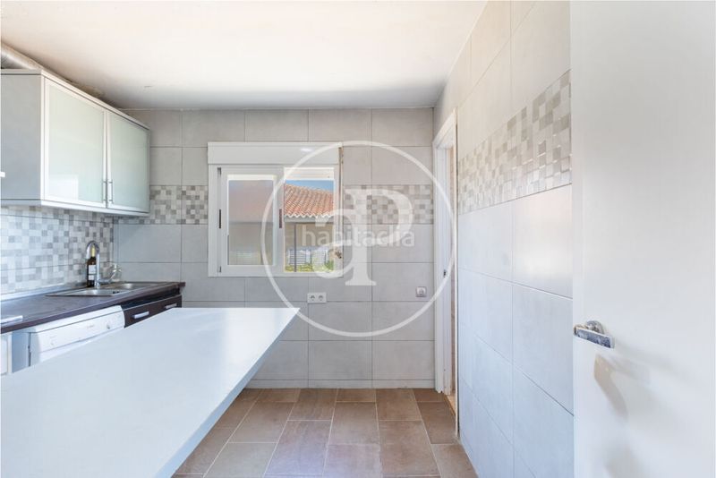 Foto af3f8a74-7998-4a75-826a-782fe410c867. Casa adossada amb calefacció aparcament a Mareny de Barraquetes Sueca