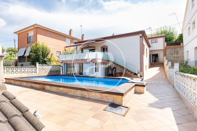 Foto 45ee3d2e-650c-4475-8a93-cbc8d520fea2. Pis amb calefacció aparcament piscina a Els Avets-Can Serrafossà-Ximelis Rubí