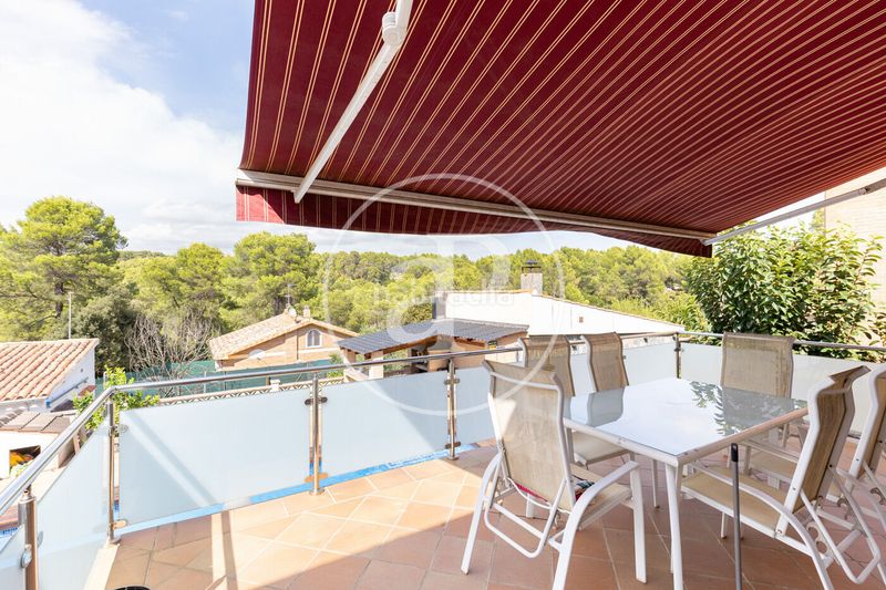Foto 7aa53eda-e125-4883-96a6-3fe378060570. Pis amb calefacció aparcament piscina a Els Avets-Can Serrafossà-Ximelis Rubí
