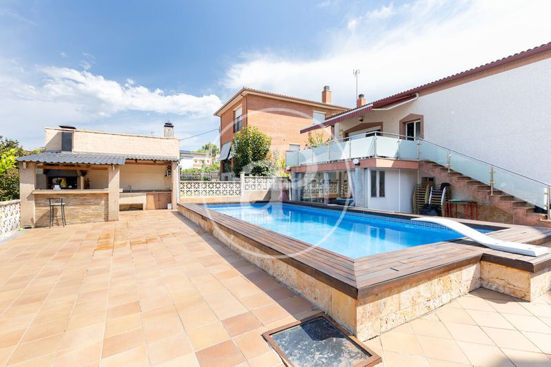 Foto eb0af222-c40b-48a7-8913-6554555466aa. Pis amb calefacció aparcament piscina a Els Avets-Can Serrafossà-Ximelis Rubí
