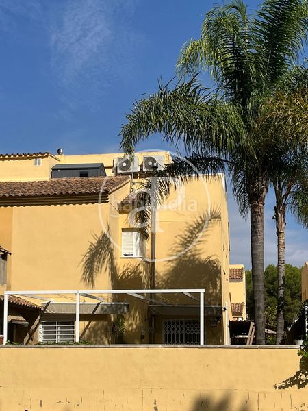 Foto 9ab1ba77-336f-49fc-8841-07cb92ebbbdd. Casa aparellada amb calefacció aparcament piscina a Godelleta
