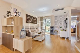 House in Godelleta. Adosado en venta en calicanto