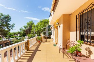 Casa a Centro-El Castillo. Chalet independiente en venta cerca de los monasterios y alfinac