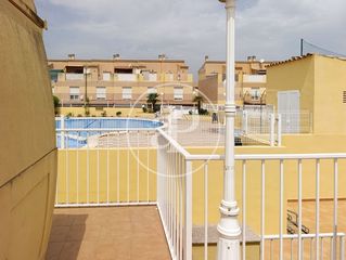 Casa adossada a Playa-Ben Afeli. Chalet pareado esquinero en venta en almazora