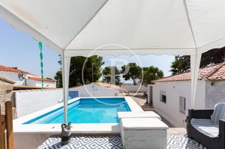 Casa in Pla dels Aljubs. Chalet independiente en venta en la pobla de vallbona