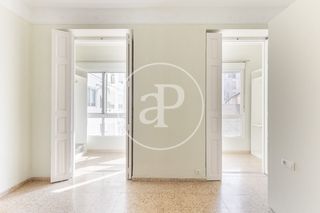 Rent Flat  Carrer de martí. Piso en alquiler en gran via