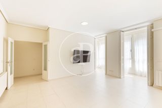 Rent Flat  Carrer de martí. Piso en alquiler en gran via