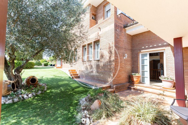 Foto ae27af7f-2353-4f0d-8f6e-099c5b9a5502. Casa amb calefacció aparcament piscina a Bellaterra