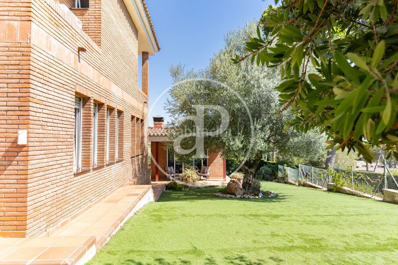Foto cb15e54f-204f-4541-8382-4ddfc338a553. Casa amb calefacció aparcament piscina a Bellaterra