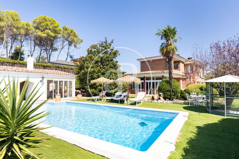 Foto d72566fd-ac0f-4cf9-a0b2-4fbc3df054b5. Casa amb calefacció aparcament piscina a Bellaterra