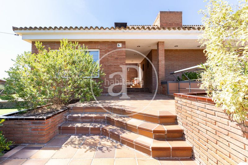 Foto e182e001-7a51-449c-b846-95892e4a9679. Casa amb calefacció aparcament piscina a Bellaterra