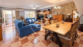 Casa aparellada a Vilamarxant. Chalet adosado en venta en vilamarxant