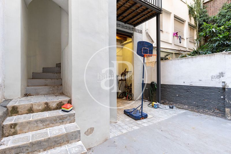Foto 2f974d0c-3bd0-491b-8b60-db277d0775af. Casa amb calefacció piscina a Putget - Farró Barcelona