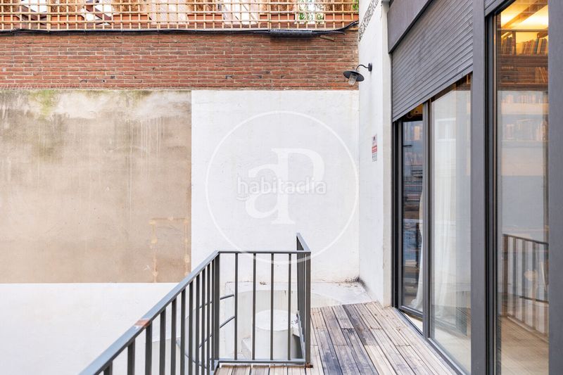 Foto dd9fe07c-6fb0-400a-8ba8-28545db3f22e. Casa amb calefacció piscina a Putget - Farró Barcelona