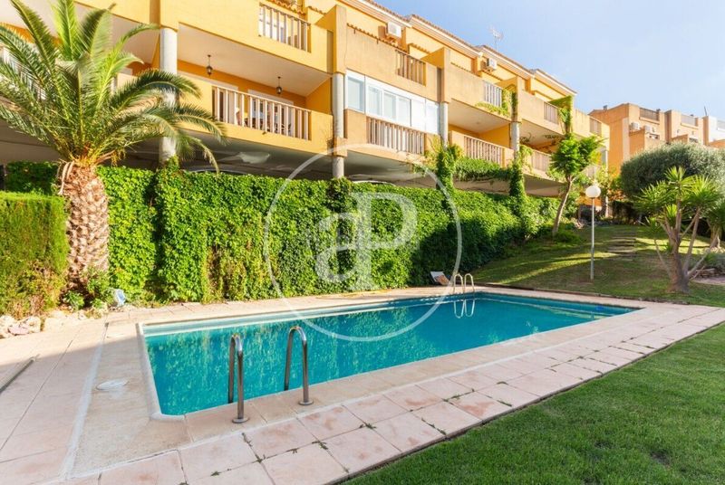 Foto cd58ded1-b599-47a3-adc5-31a7bbc243df. Casa adossada amb calefacció aparcament piscina a Chiva