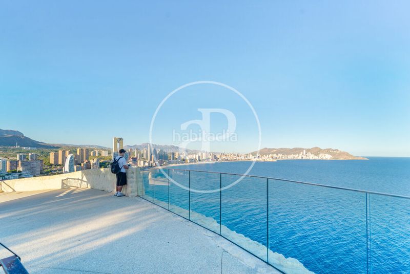 Foto 39b448a8-bb21-407e-a973-5175cfbc33c8. Piso  en venta en Playa Poniente Benidorm