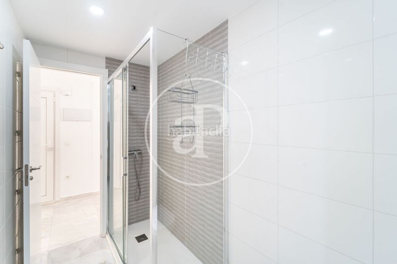 Foto b5ccdb40-3a77-4c42-a544-d5f6b39bd1b9. Piso  en venta en Playa Poniente Benidorm