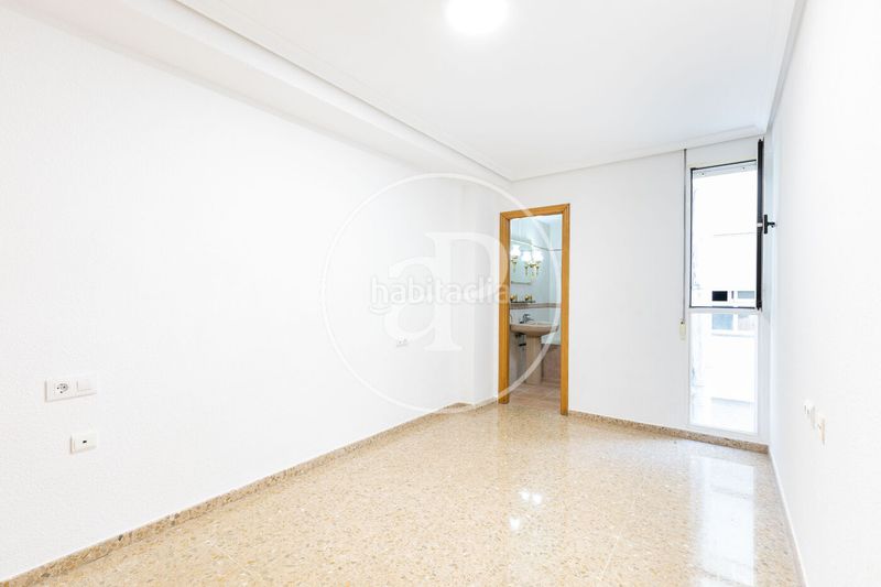 Foto a7c95611-3ea3-4512-ac0e-43e63d5d11a6. Pis amb aparcament a L´Hort de Senabre Valencia