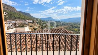 Casa adossada a Pedralba. Casa adosada en venta en chulilla