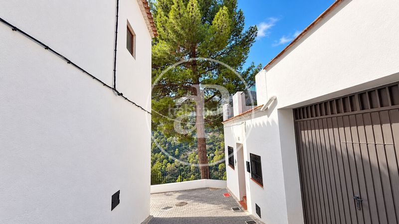 Foto c8b67799-6f51-4cf9-95d4-4827c306f397. Casa adossada a Pedralba