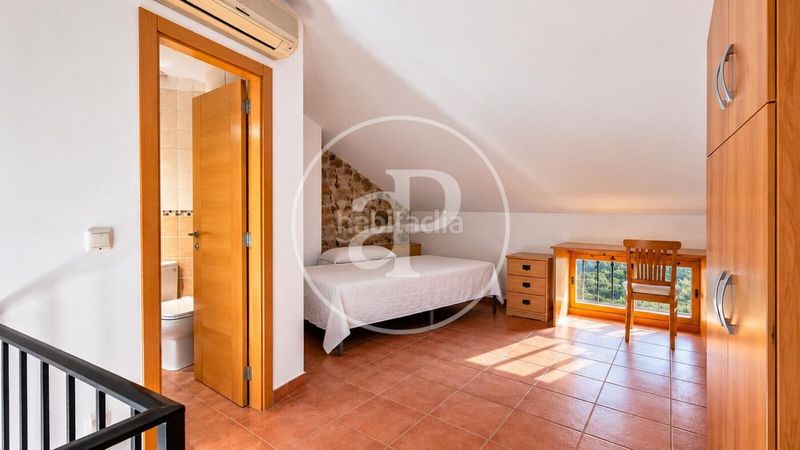 Foto e0f014ec-977b-45ae-b56e-0570f37ca449. Casa adossada a Pedralba