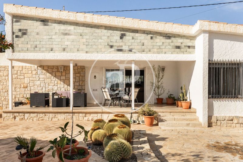 Foto c7f8e102-5260-4c45-b026-fba6507589f3. Casa amb calefacció aparcament piscina a Centro Mutxamel