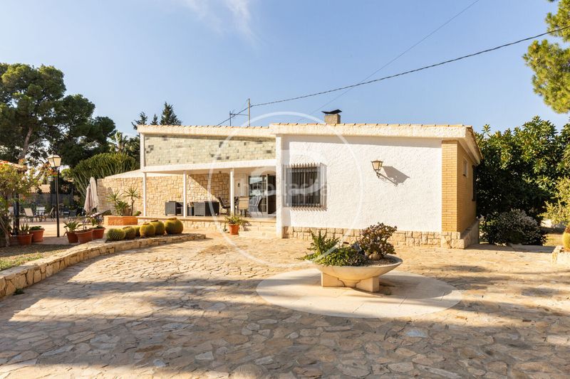 Foto ca58fd82-f3a1-4bbc-9d18-8a8e1d9604f4. Casa amb calefacció aparcament piscina a Centro Mutxamel