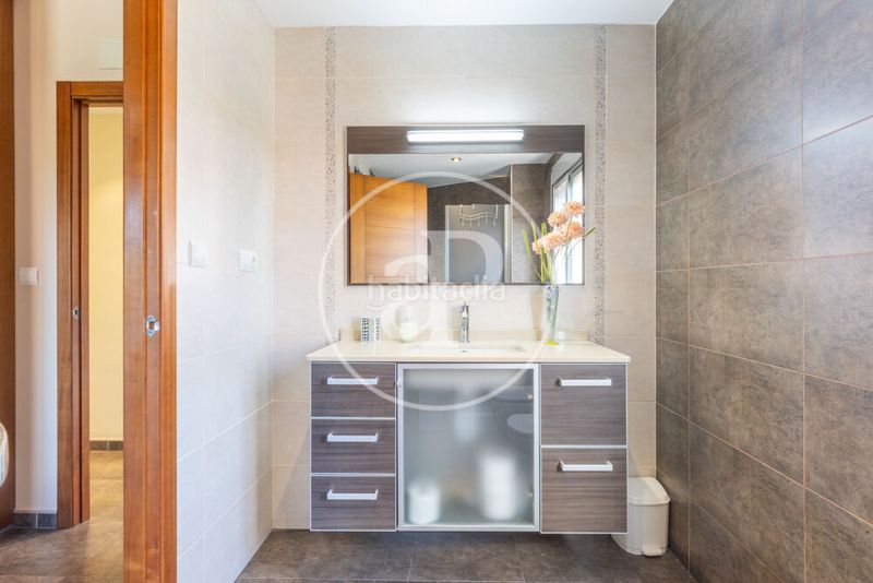 Foto 55a3719c-95a7-40dc-a852-658f1e2365e9. Casa amb calefacció aparcament piscina a Mareny Blau Sueca