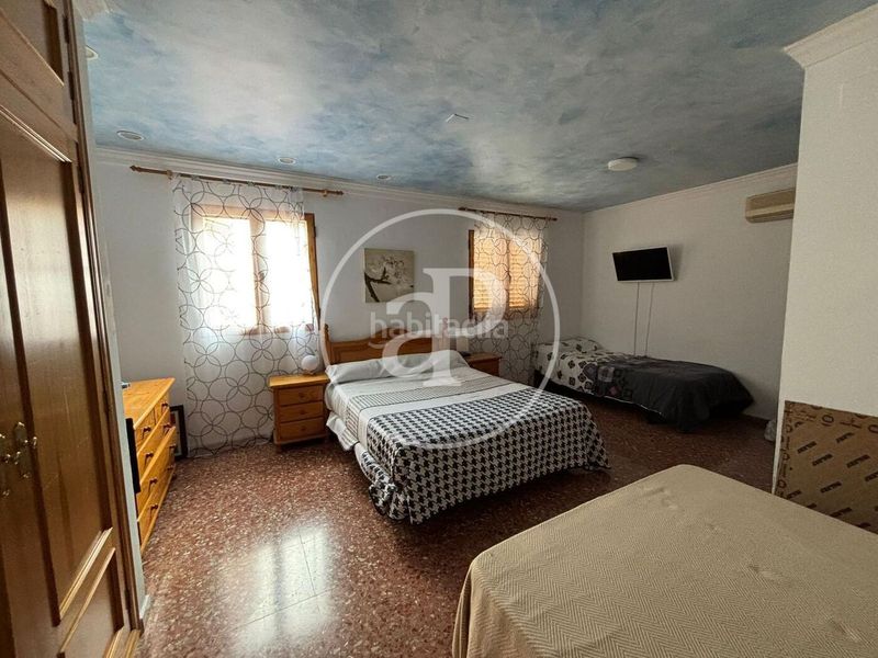 Foto 024f06a9-ca72-42e1-a9e6-11317789dbe2. Casa adossada amb calefacció aparcament a Centro Chiva