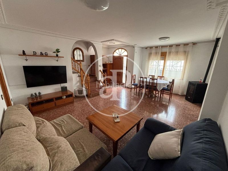 Foto 1130de60-92b8-46b5-a801-059e8885a403. Casa adossada amb calefacció aparcament a Centro Chiva