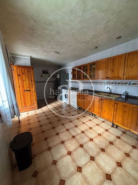 Foto 7957ff9c-8fdd-4739-8d0a-a14388436892. Casa adossada amb calefacció aparcament a Centro Chiva