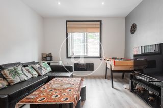 Pis  Carrer de la font florida. Piso en venta en santsmontjuïc