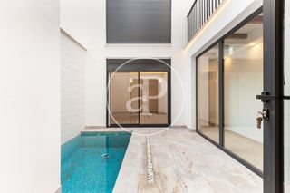 Rent Flat  Carrer d'azcárraga. Bajo exterior en alquiler en la petxina
