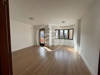 Miete Etagenwohnung  C/ de rubén darío. Piso en alquiler en la carrasca