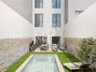 Exclusiva vivienda en planta baja con jardín y piscina privada en Poblenou