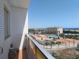 Pis  Reina. Vistas a la playa, puerto y arenas